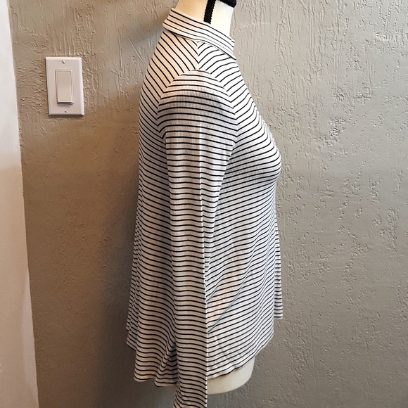 American Eagle Soft & Sexy Rib Keyhole Long Sleeve Top - Picture 3 of 6